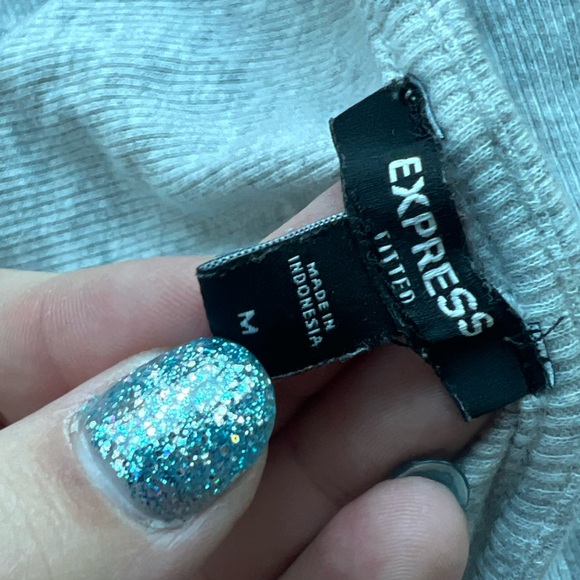 EXPRESS fitted light grey stretchy cropped lace detailed tank top, size M - Picture 3 of 3